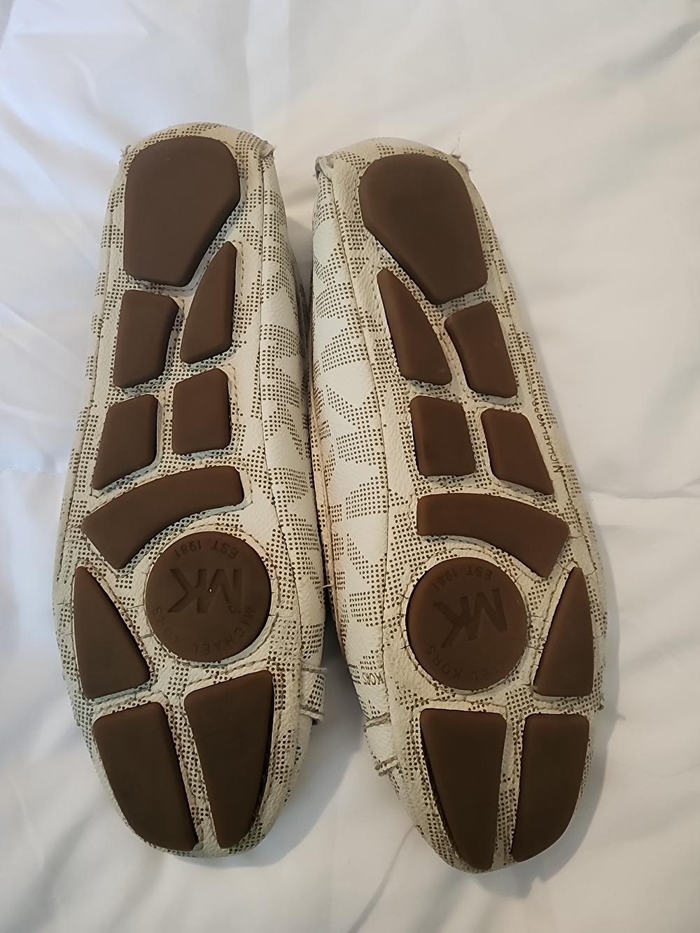 Michael Kors Women's Cream Logo Ballet Flats - Picture 6 of 8